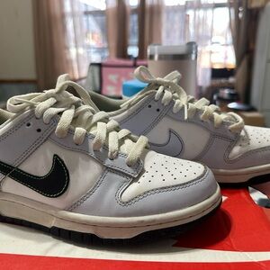 Nike White and Light Gray Sneakers with Black Swoosh 5Y